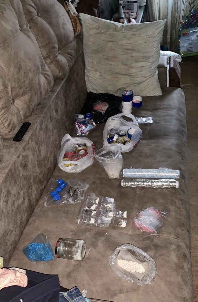 Сотрудниками полиции Симферопольского района задержана подозреваемая в сбыте наркотических средств в особо крупном размере