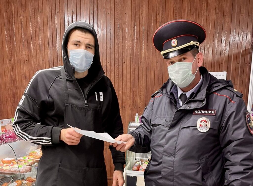«Осторожно: мошенники!» – сотрудники полиции Симферопольского района провели профилактическую акцию