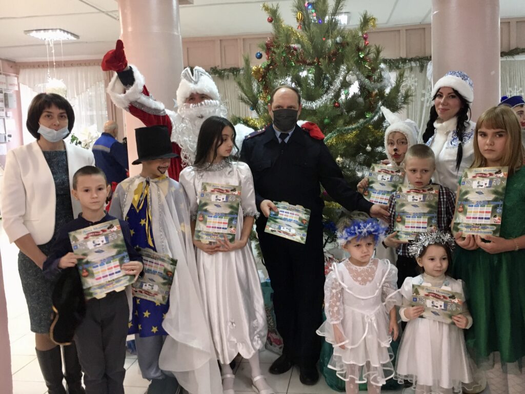 Сотрудники полиции Симферопольского района присоединились к акции «Полицейский Дед Мороз»