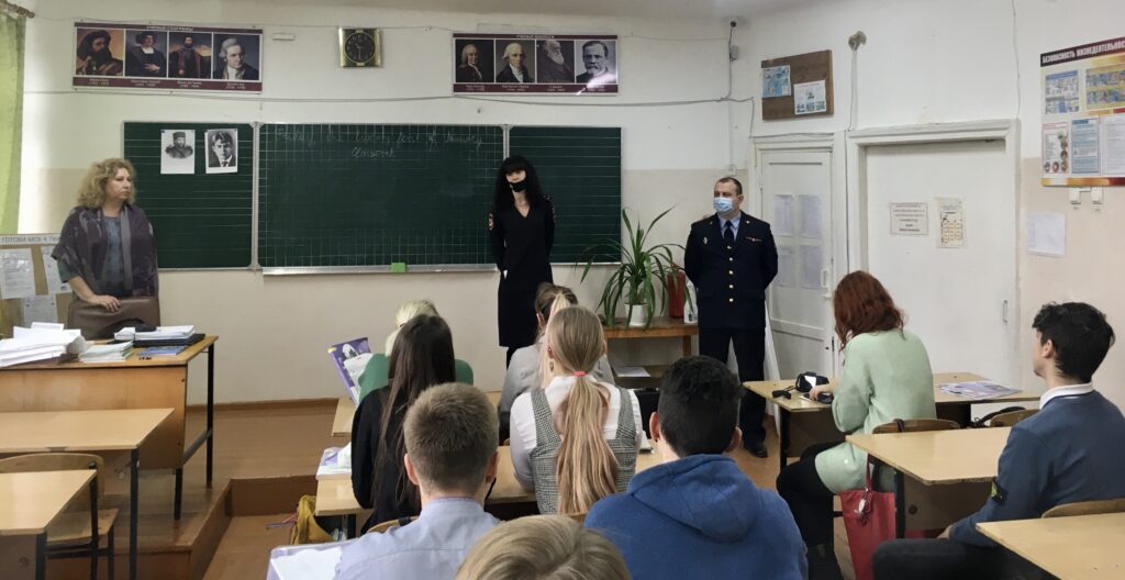 Полицейские Симферопольского района провели акцию «Студенческий десант»
