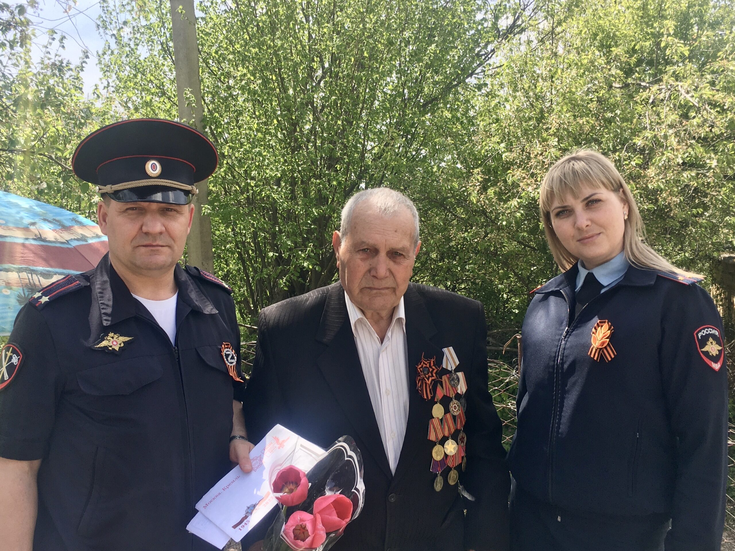 Сотрудники полиции Симферопольского района поздравили ветеранов Великой Отечественной войны с Днем Победы